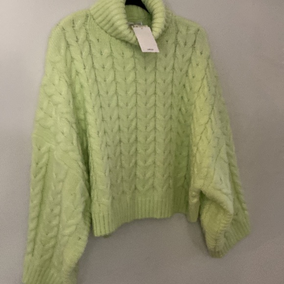 💫NWT GREEN KNIT TURTLENECK 💫 - Picture 1 of 7